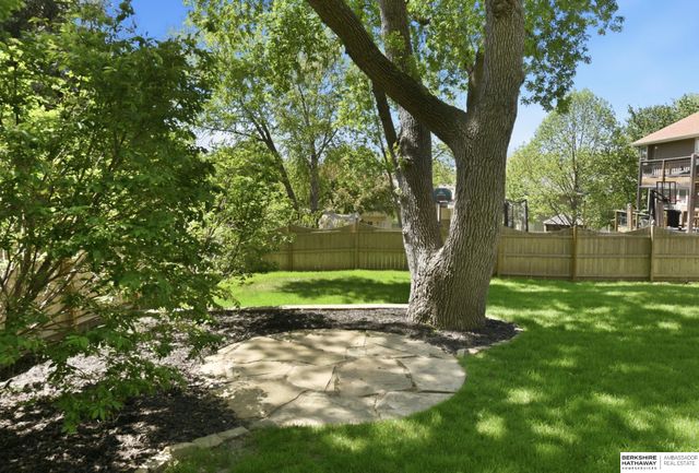 16211 Chicago Street, Omaha, NE 68118
