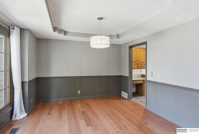 16211 Chicago Street, Omaha, NE 68118