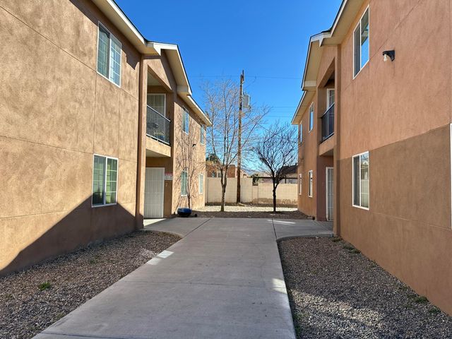 528 Alvarado Drive SE, Albuquerque, NM 87108