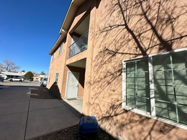 528 Alvarado Drive SE, Albuquerque, NM 87108