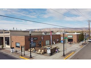 623 E 2ND St, The Dalles, OR 97058