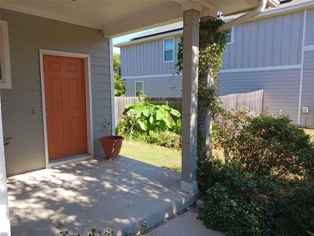 325 Eagle Brook LN, Buda, TX 78610