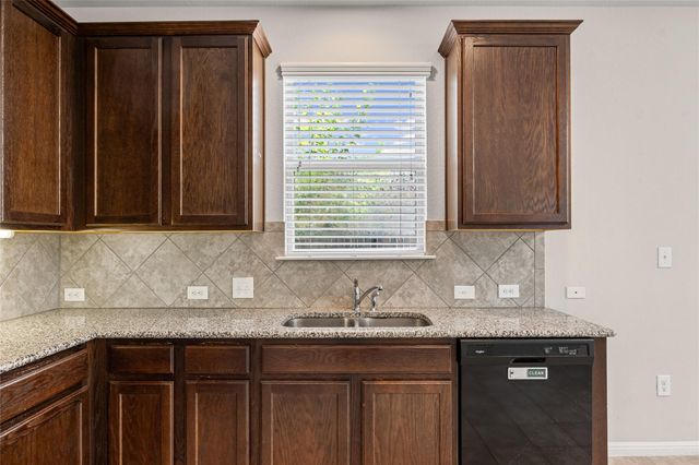 325 Eagle Brook LN, Buda, TX 78610