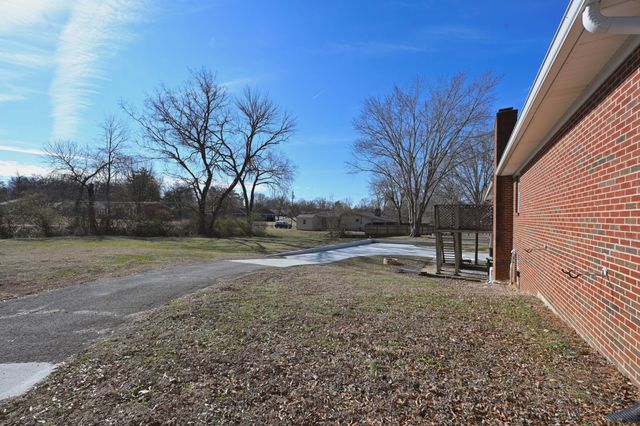 939 Sunset Dr, Gallatin, TN 37066