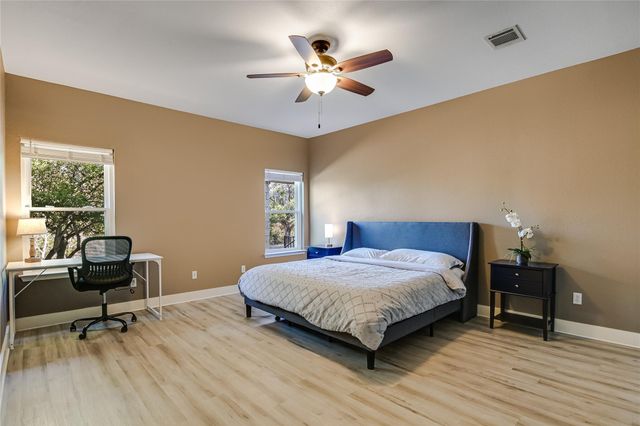 945 Wesley Ridge DR, Spicewood, TX 78669