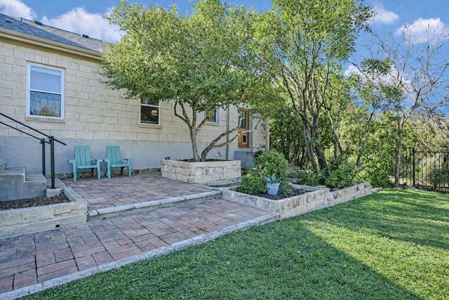 945 Wesley Ridge DR, Spicewood, TX 78669