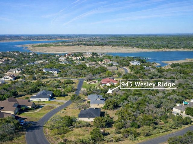 945 Wesley Ridge DR, Spicewood, TX 78669
