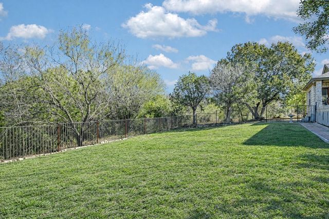 945 Wesley Ridge DR, Spicewood, TX 78669