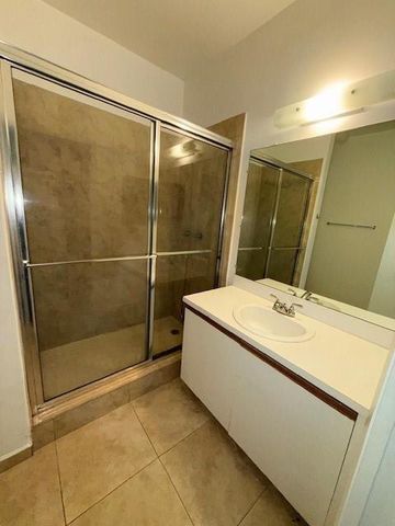 671 Cypress Lake Boulevard D, Pompano Beach, FL 33064