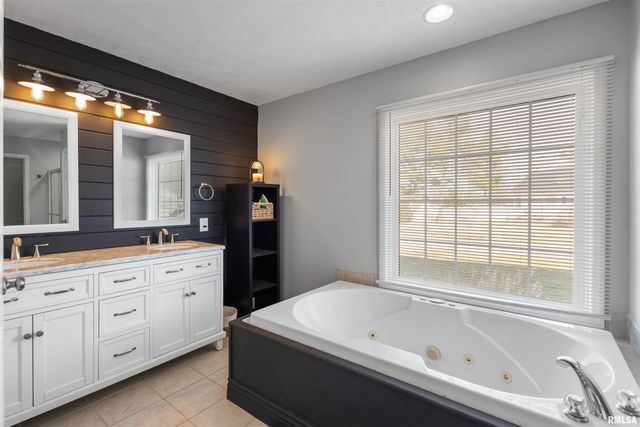 3005 HICKORY RIDGE Drive, Herrin, IL 62948