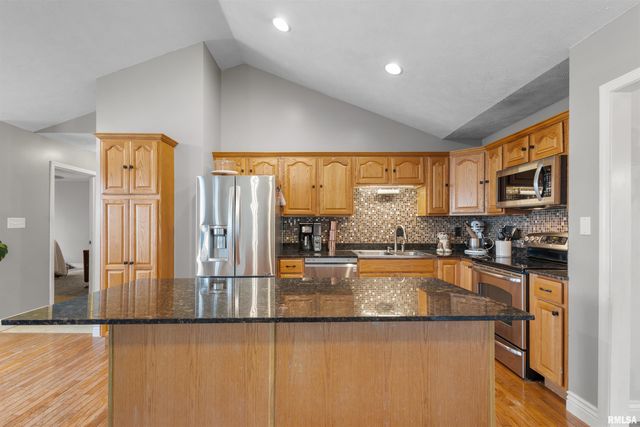 3005 HICKORY RIDGE Drive, Herrin, IL 62948