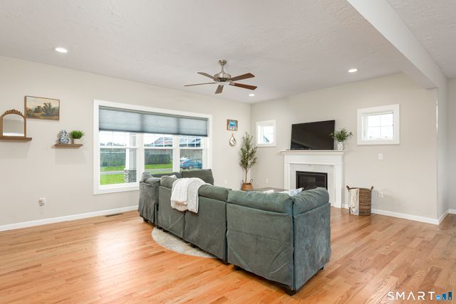 71 Middle Road, East Windsor, CT 06016