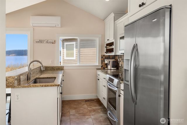 2271 Eastpoint Road, Langley, WA 98260