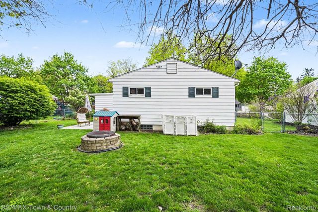 207 Labian Drive, Flushing, MI 48433
