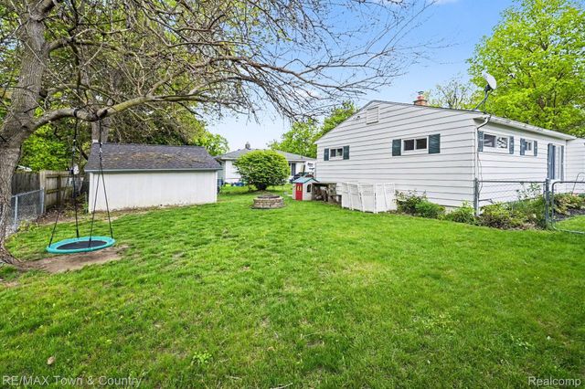 207 Labian Drive, Flushing, MI 48433