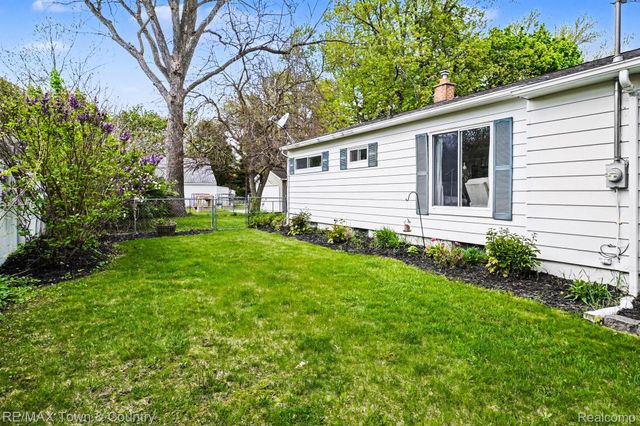 207 Labian Drive, Flushing, MI 48433
