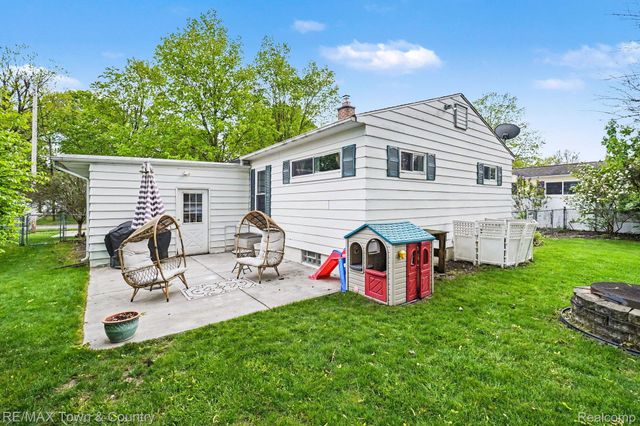 207 Labian Drive, Flushing, MI 48433