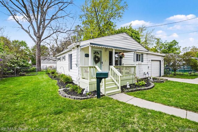 207 Labian Drive, Flushing, MI 48433