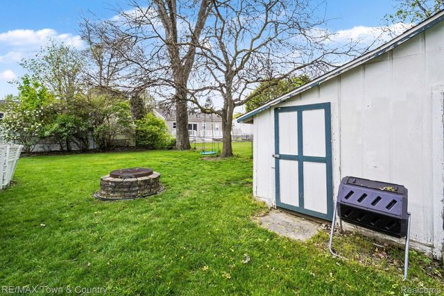 207 Labian Drive, Flushing, MI 48433