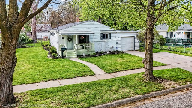 207 Labian Drive, Flushing, MI 48433