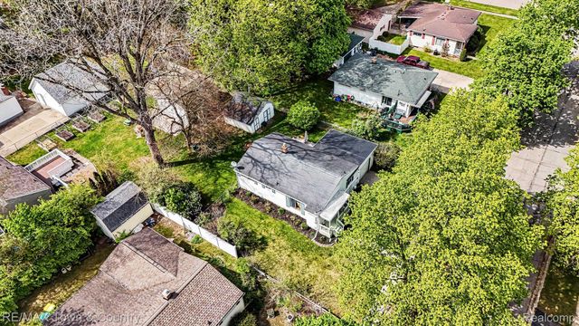 207 Labian Drive, Flushing, MI 48433