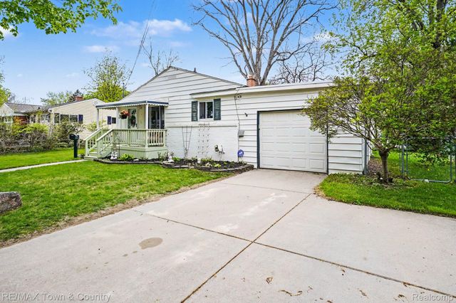 207 Labian Drive, Flushing, MI 48433