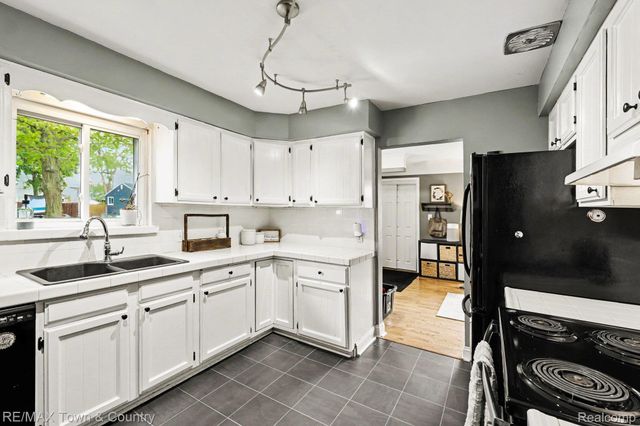 207 Labian Drive, Flushing, MI 48433