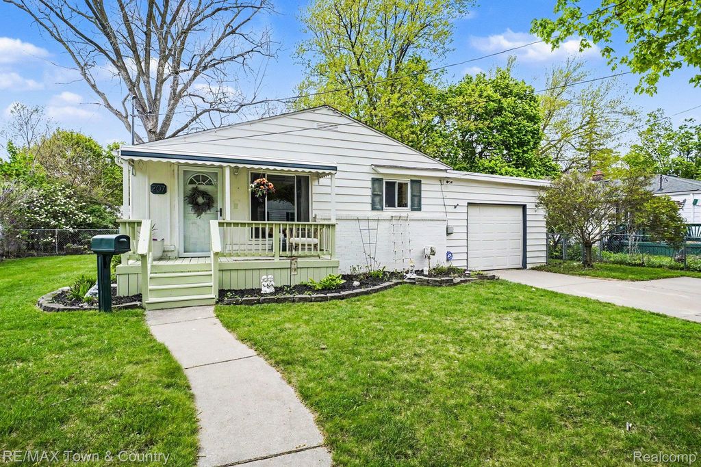 207 Labian Drive, Flushing, MI 48433