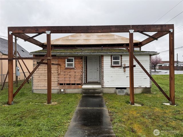 490 W Spruce Street, Sequim, WA 98382