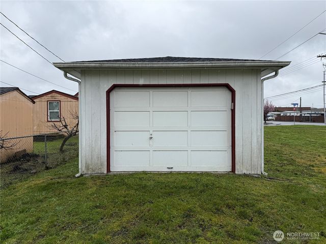 490 W Spruce Street, Sequim, WA 98382