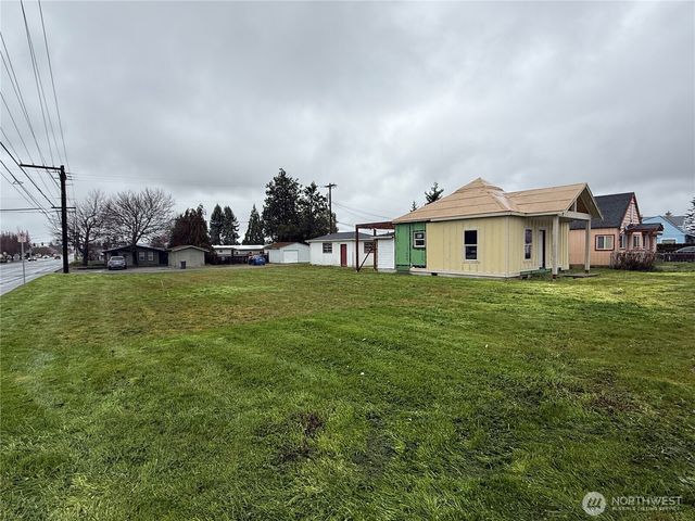 490 W Spruce Street, Sequim, WA 98382