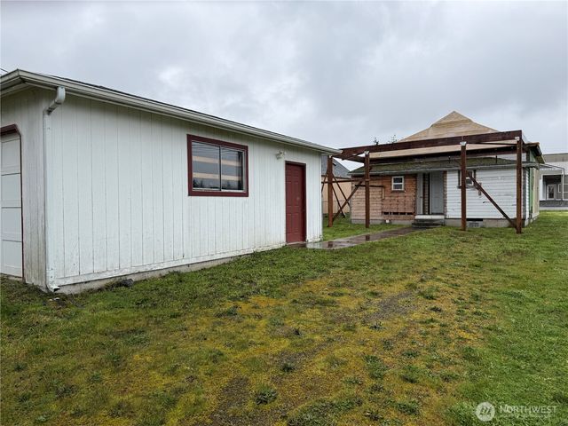 490 W Spruce Street, Sequim, WA 98382