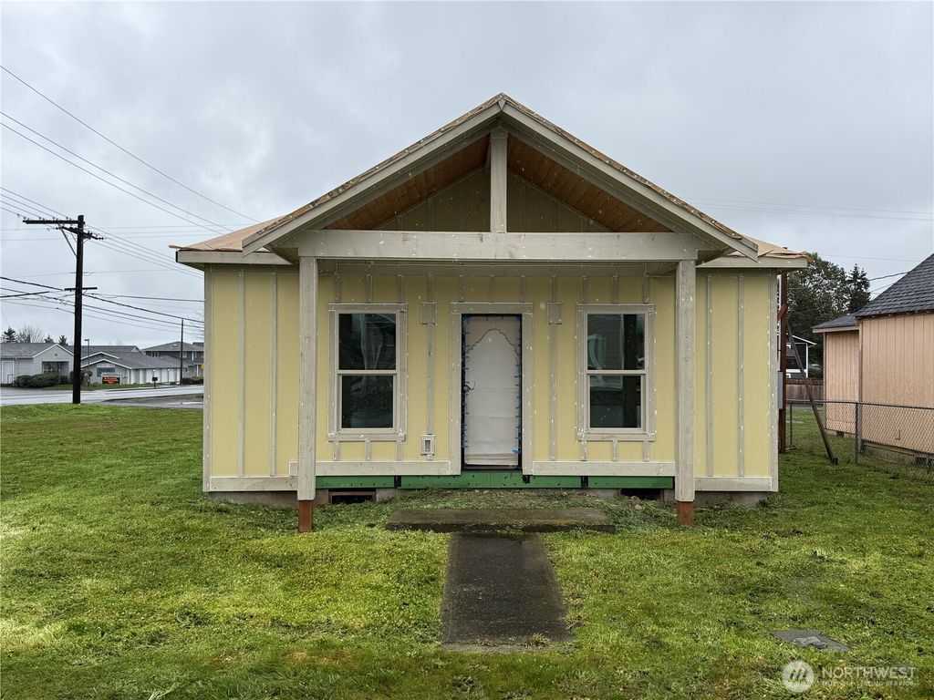 490 W Spruce Street, Sequim, WA 98382