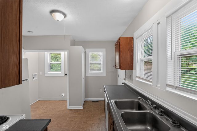 933 N Routiers Avenue, Indianapolis, IN 46219