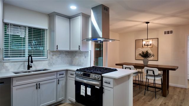 11343 Lippitt Avenue, Dallas, TX 75218