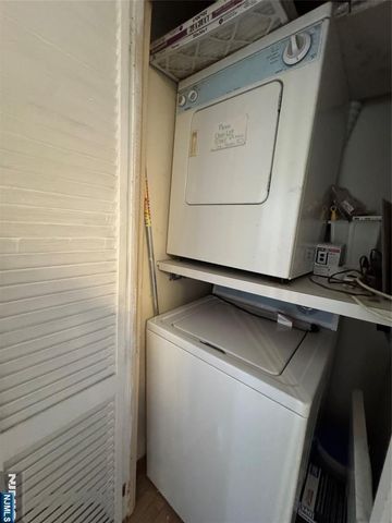 327 Bridge Plaza, Fort Lee, NJ 07024