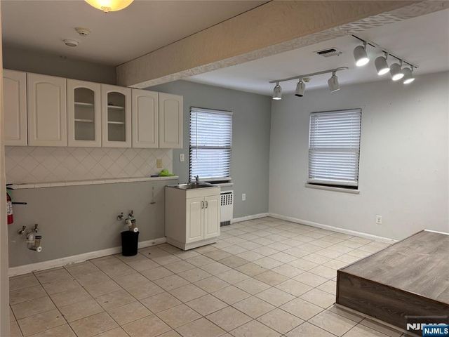 327 Bridge Plaza, Fort Lee, NJ 07024