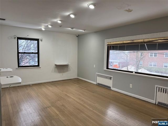 327 Bridge Plaza, Fort Lee, NJ 07024