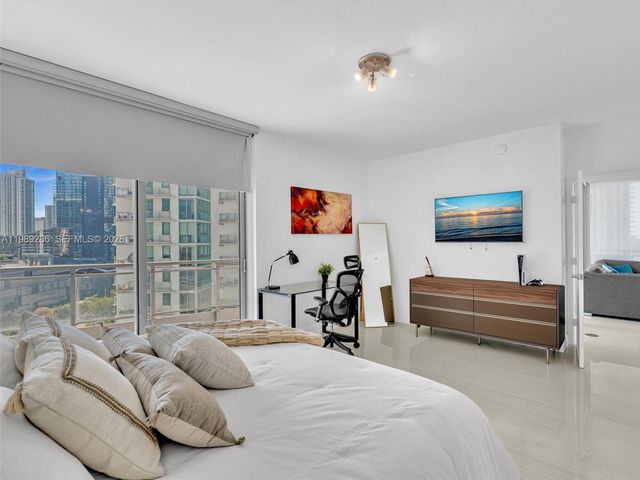 90 SW 3rd St 2013, Miami, FL 33130