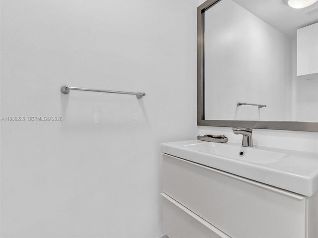 90 SW 3rd St 2013, Miami, FL 33130