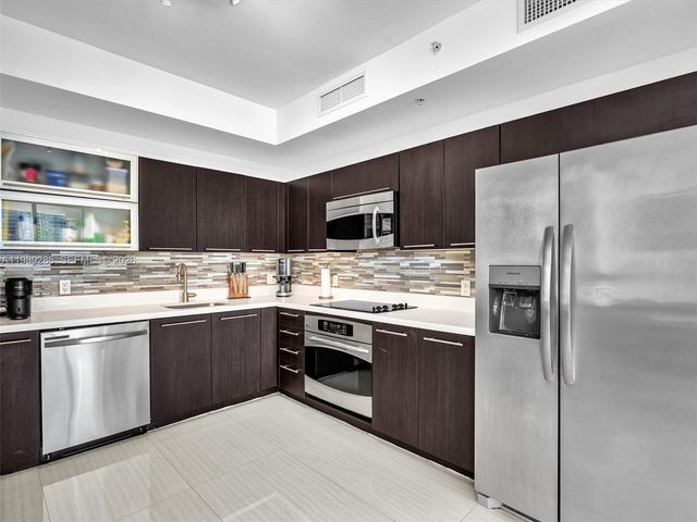 90 SW 3rd St 2013, Miami, FL 33130