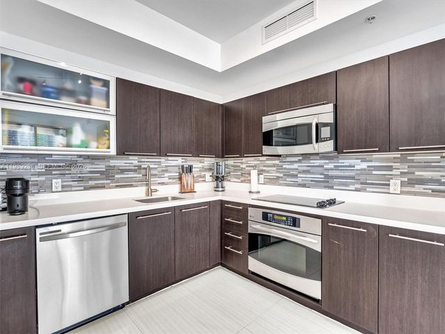 90 SW 3rd St 2013, Miami, FL 33130