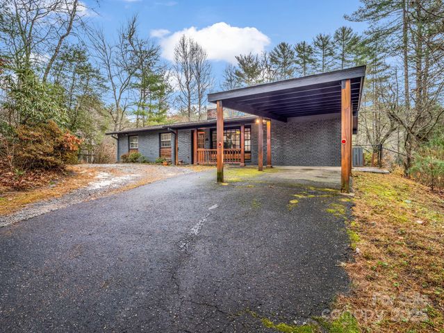 100 Sherwood Ridge Road, Brevard, NC 28712