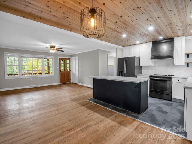 100 Sherwood Ridge Road, Brevard, NC 28712