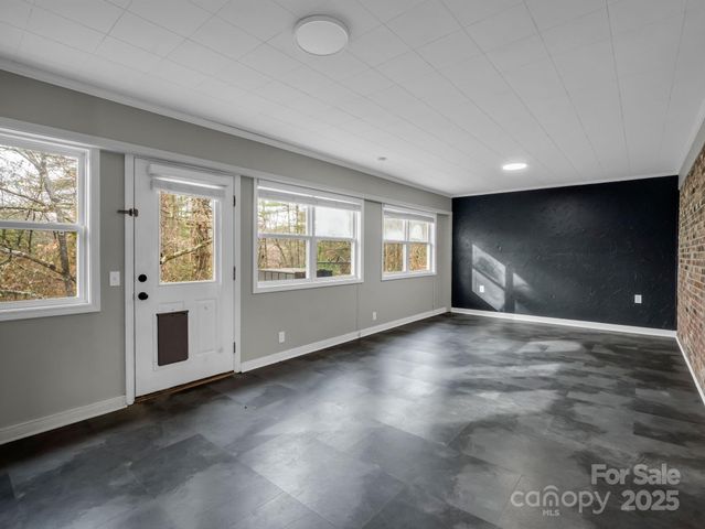 100 Sherwood Ridge Road, Brevard, NC 28712