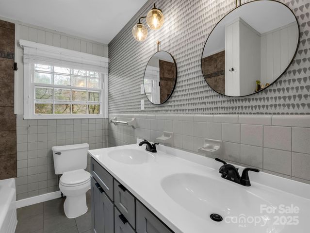 100 Sherwood Ridge Road, Brevard, NC 28712