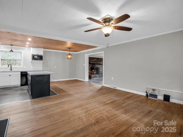 100 Sherwood Ridge Road, Brevard, NC 28712