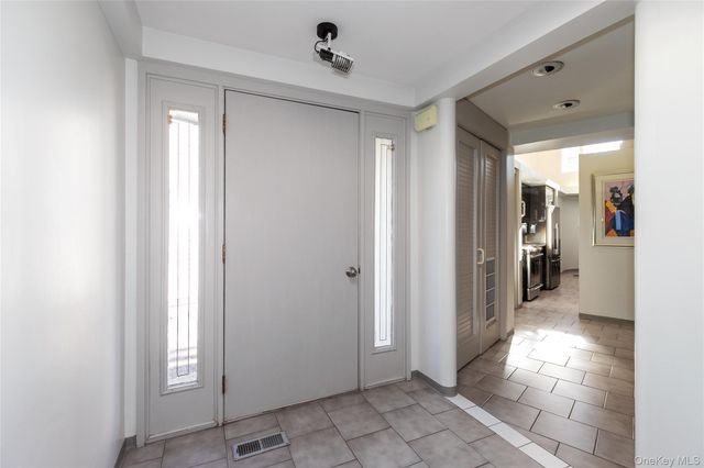 1 FRANKLIN Road, Great Neck, NY 11024