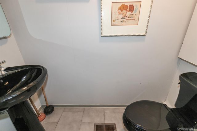 1 FRANKLIN Road, Great Neck, NY 11024