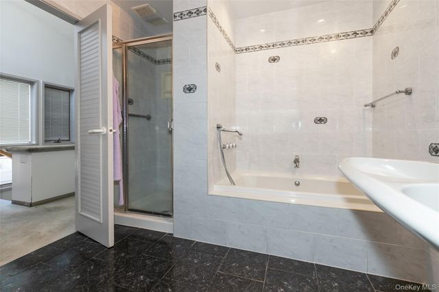 1 FRANKLIN Road, Great Neck, NY 11024